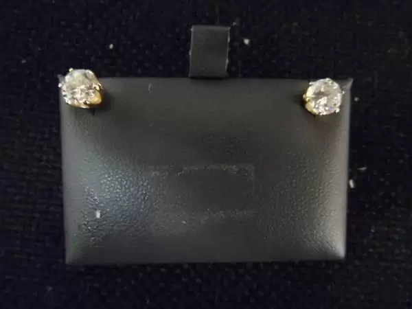 $2,490 Diamond stud earrings for sale in henderson, rhode island